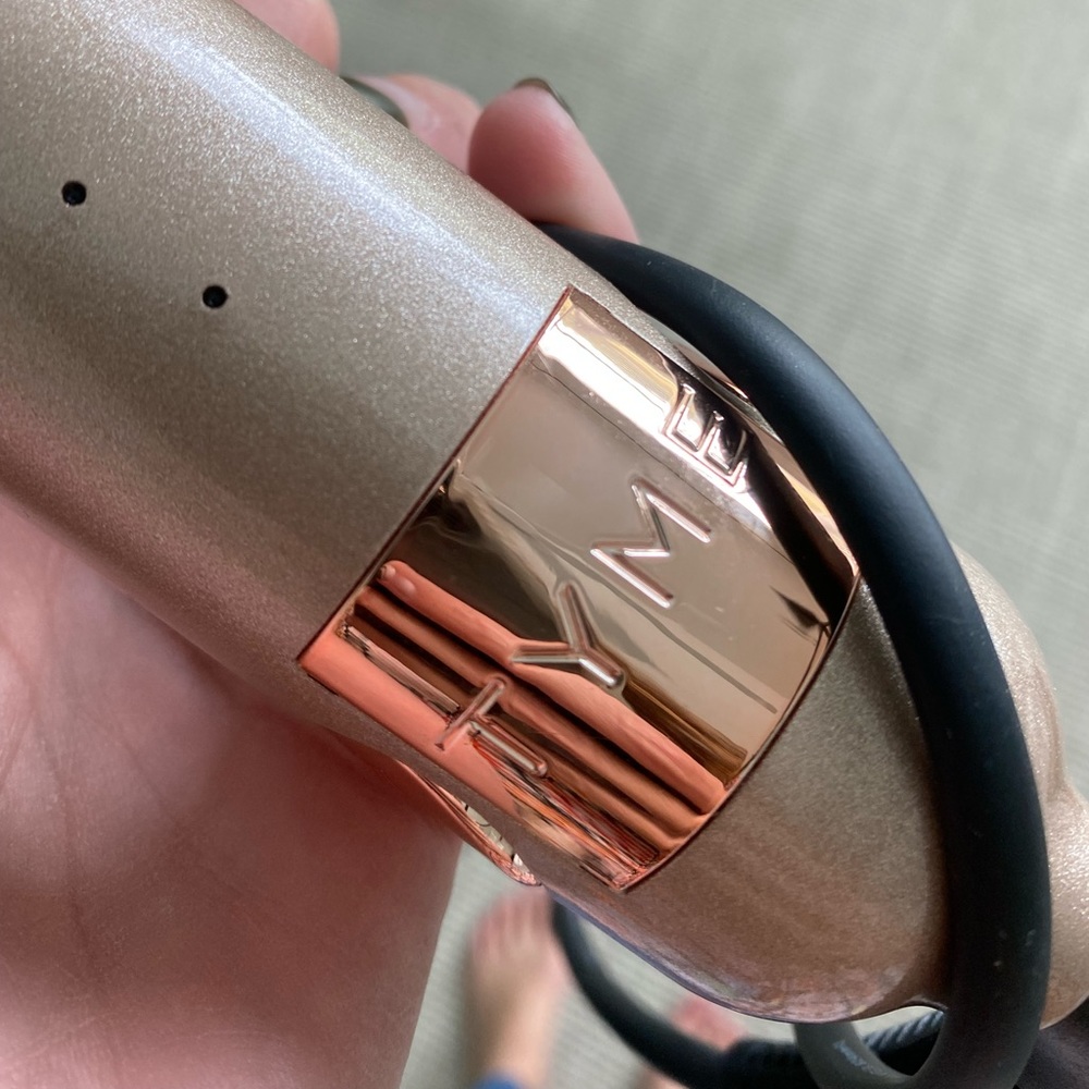 TYME hair tool. Only tried once or twice. Like new!